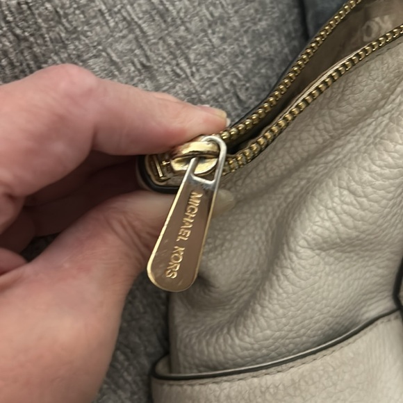 Michael Kors bag - Picture 12 of 14